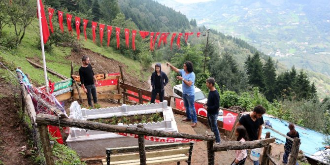 Şehit Eren Bülbül’ün mezarına ziyaretçi akını