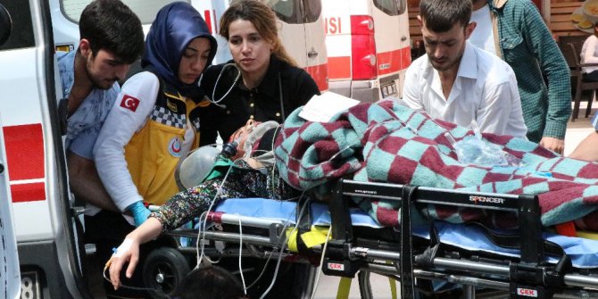 Otomobil dereye düştü, kadın sürücü boğulmaktan son anda kurtuldu