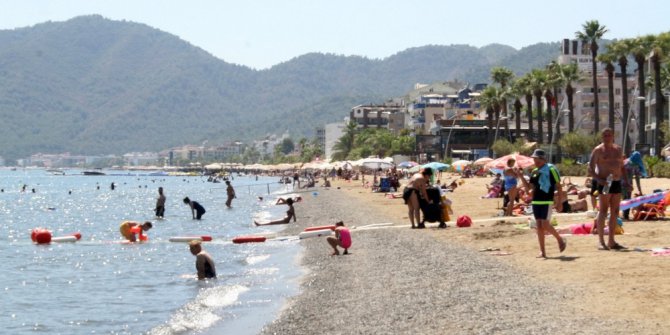 Marmaris’te sahillerde bayram hareketliliği yaşanıyor