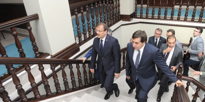 Başbakan Yardımcısı Çavuşoğlu: "Kimin yardıma ihtiyacı varsa ona ulaşmaya çalışıyoruz"