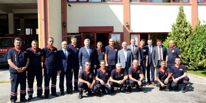 Bayramda nöbet tutan belediye çalışanlarına ziyaret