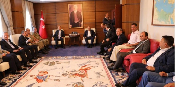 Çiftçi vatandaşların bayramını kutladı