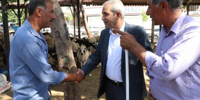 Demirkol vatandaşlarla bayramlaştı