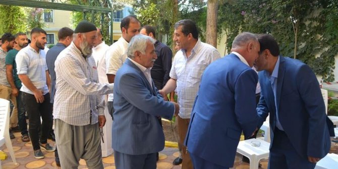 Atilla evinde vatandaşlarla bayramlaştı