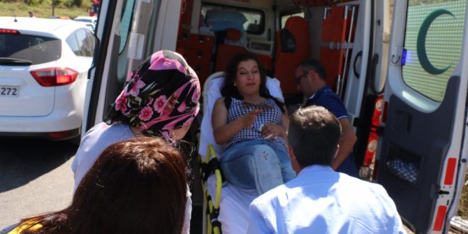 Çırpışan 2 araç takla attı: 4 yaralı