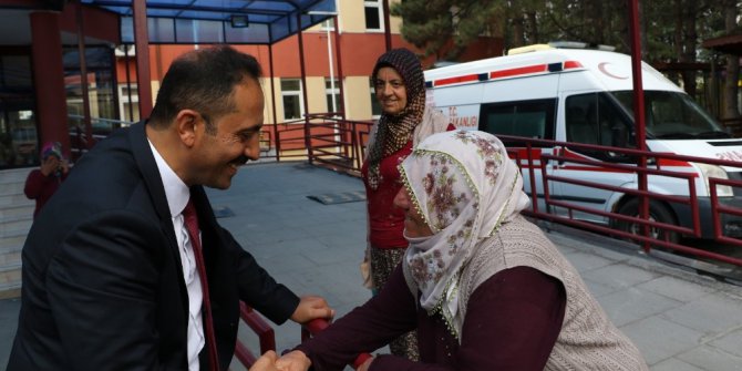 Aslan’dan hastalara ’Bayram’ ziyareti