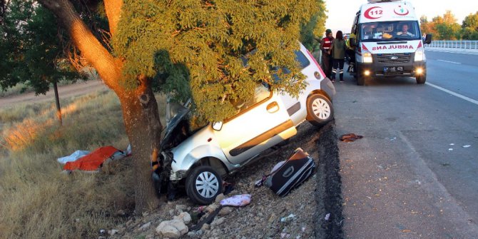 Karaman’da hafif ticari araç ağaca çarptı: 1 ölü, 3 yaralı