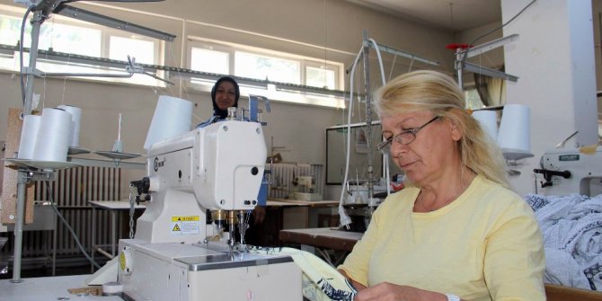 Kadın mahkumlar cezaevinde meslek öğreniyor