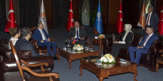 AK Parti’de partiler arası bayramlaşma