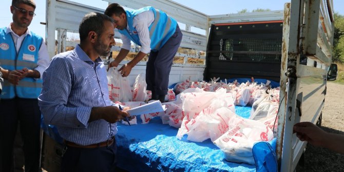 Varto Müftülüğü diyanet vakfı kurbanlarını dağıttı