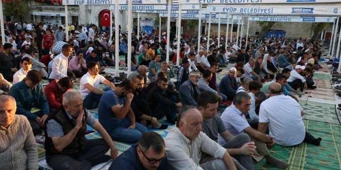 Eyüp’te şehitler için kurbanlar kesildi