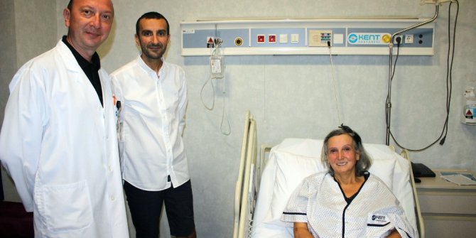 Kilo verip karaciğer nakli olan anne oğlun çifte bayramı