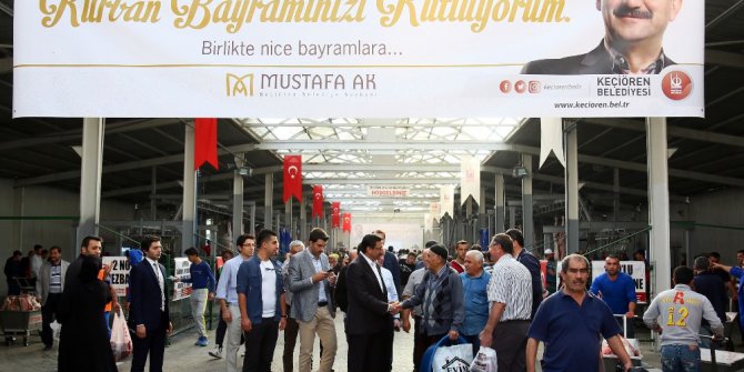 Başkan Ak, kurban kesim alanında vatandaşlarla bayramlaştı