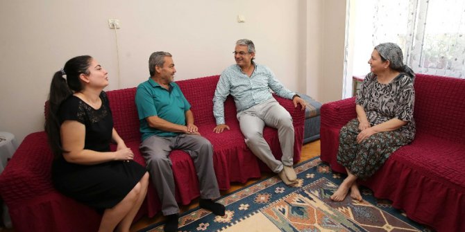 Akpınar’dan çat kapı ziyaret