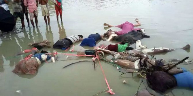 Myanmar’da yüzlerce ev ateşe verildi