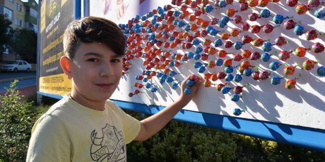 Şekerli reklam panoları çocukların yüzünü güldürdü