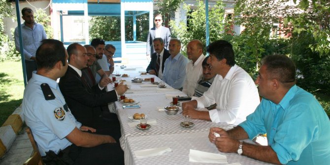 Pasinler’de Bayramlaşma programı Öğretmenevi’nde yapıldı