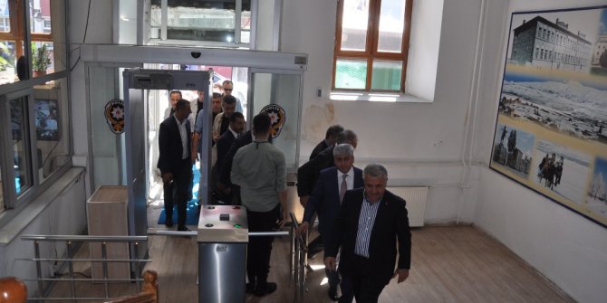 Bakan Arslan, polislerin bayramı kutladı