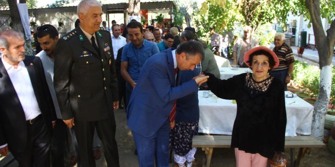 Edremit’te resmi bayramlaşma yapıldı