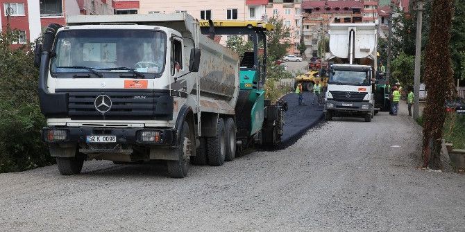 Altınordu’da Asfalt Seferberliği Sürüyor