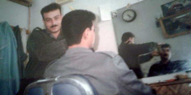 Esed’in zulmünden kaçan yüzbaşı, Kayseri’de berberlik yapıyor