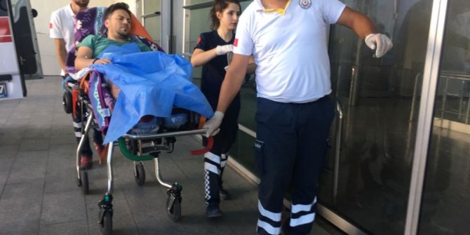 Eşine sinirlendi, kendini bıçakladı