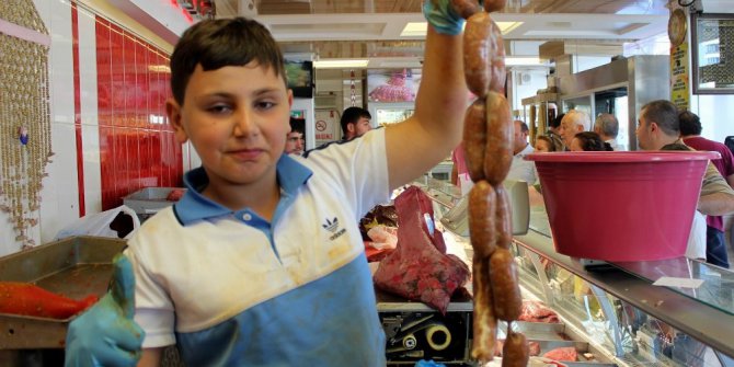 Kurban etleri sucuk oldu