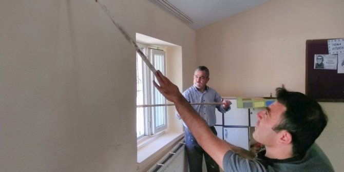 Okul müdürü ve yardımcısından örnek davranış