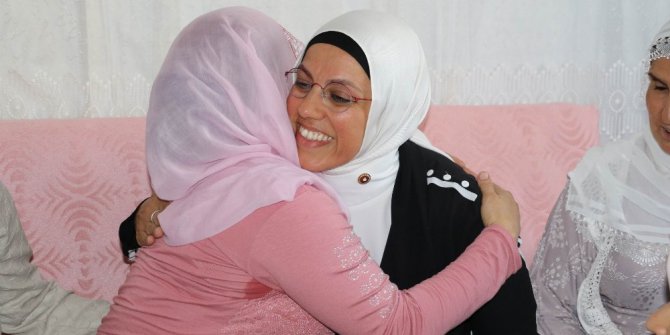 Ravza Kavakçı Kan’dan teröristlerin katlettiği Fırat Sımpil’in ailesine ziyaret