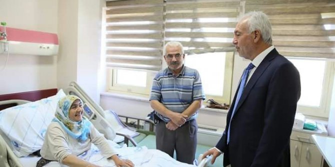 Başkan Kamil Saraçoğlu, hastanede tedavi gören hastalarla bayramlaştı
