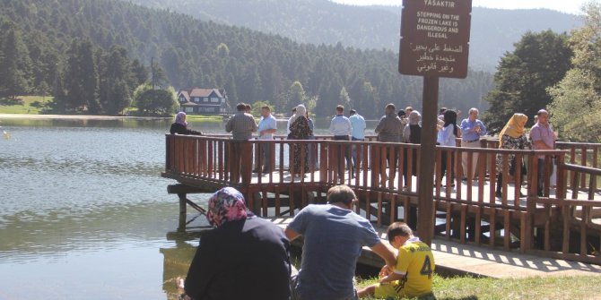 Bayram tatilinde binlerce kişi Gölcük’e akın etti