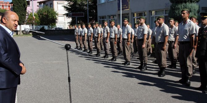 Başbakan Yardımcısı Işık, askerlerle bayramlaştı