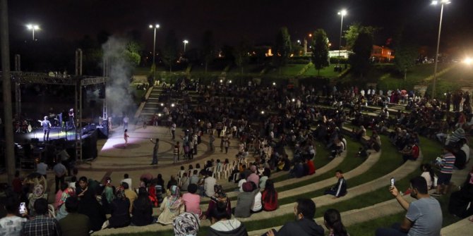 Poyraz, sevilen şarkılarını Sultanbeylililer için söyledi