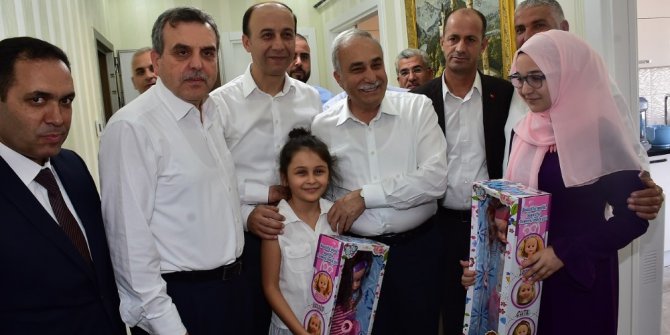 Bakan Fakıbaba şehit aileleriyle bayramlaştı