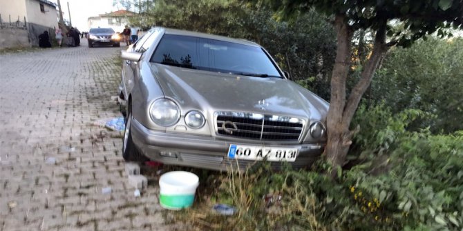 El freni çekilmeyen otomobil faciaya neden oldu: 1 ölü, 1 yaralı