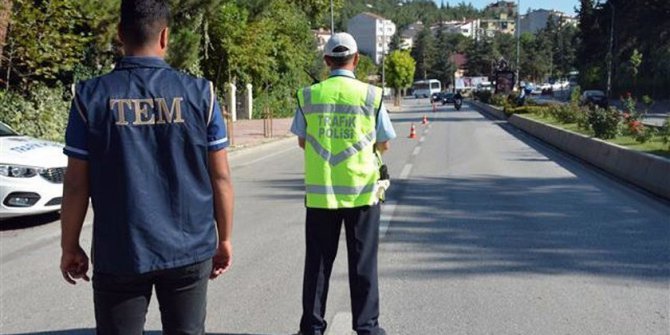Bilecik’te yapılan uygulamada 3 araç trafikten men edilirken, 7 araca da 5 bin TL trafik cezası uygulandı