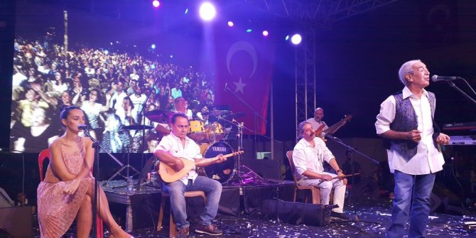 Kurtuluş etkinliklerinde Edip Akbayram coşkusu