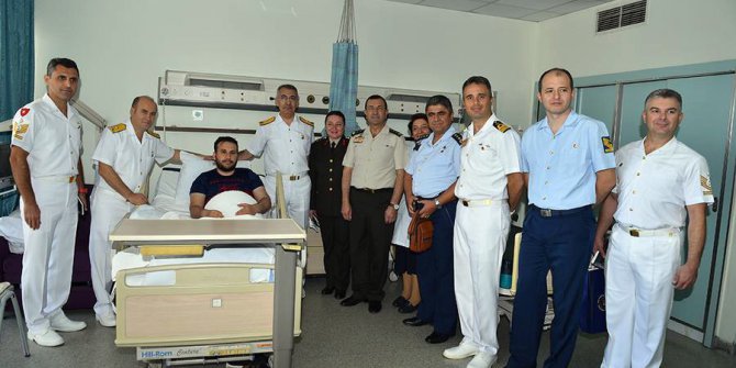 Hastanede tedavi gören asker ve gazilere bayram ziyareti