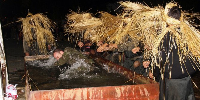 Bu köye damat olmak havuzdan geçer