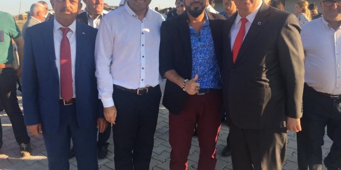 Belediye başkanı sanatçılara taş çıkarttı