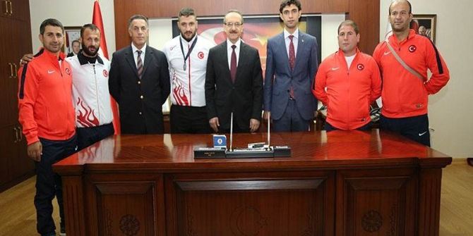 Dünya Üçüncüsü Sporcudan Vali Yavuz’a Ziyaret