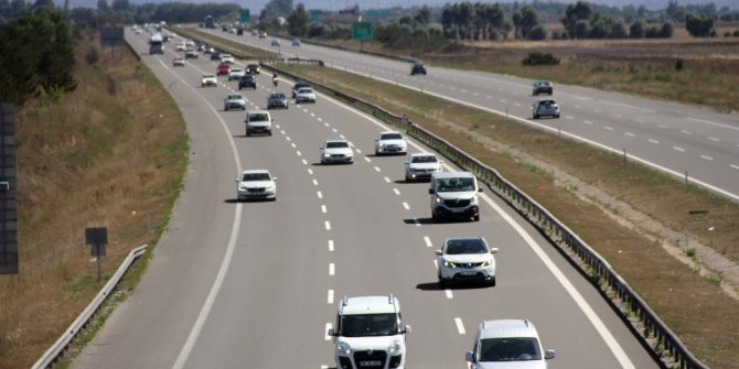 Bayram tatili dönüşünde trafik yoğunlaştı