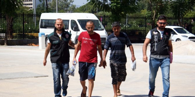 İç çamaşırında uyuşturucuyla polise yakalandı