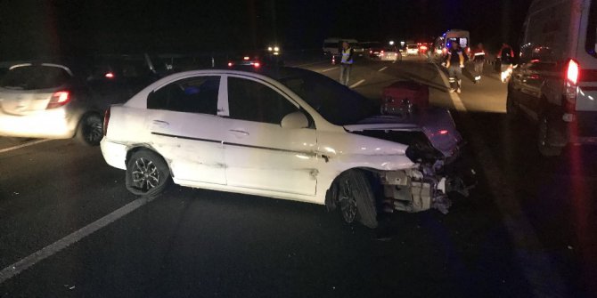 Otomobil minibüsle çarpıştı: 9 yaralı