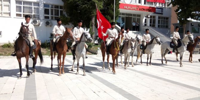 Atlı birlikler Manisa’ya girdi