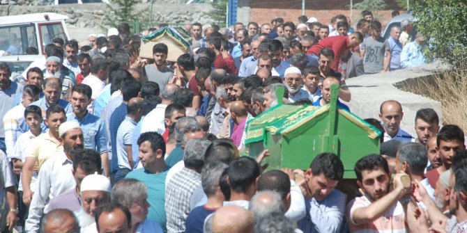 Bayram tatili yolculuğunda ölen çift toprağa verildi