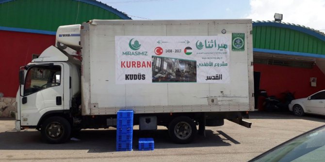 Kudüslü çocuklara bayram sevinci