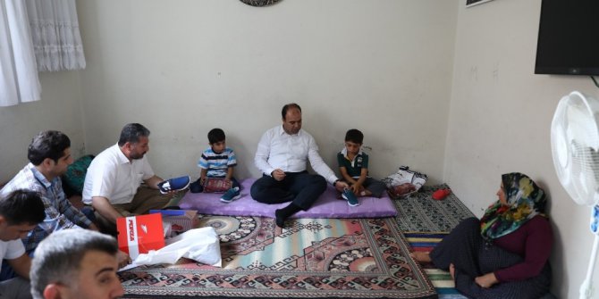 Çiftçi’den vatandaşlara evlerinde bayram ziyareti