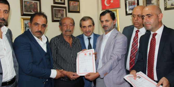 3 şehit ailesine hediye edilen evlerin tapuları teslim edildi