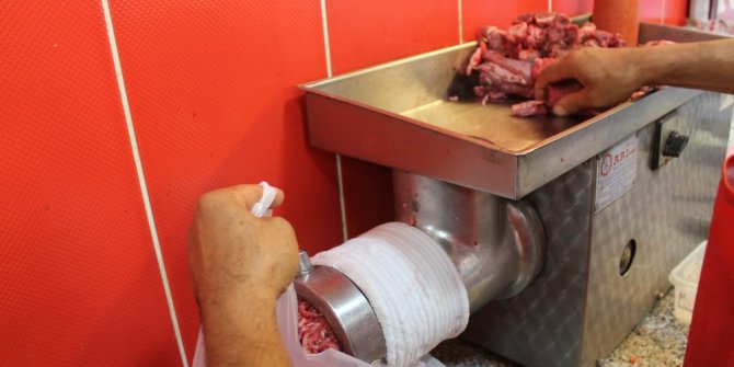 Kasaplardan kıyma mesaisi